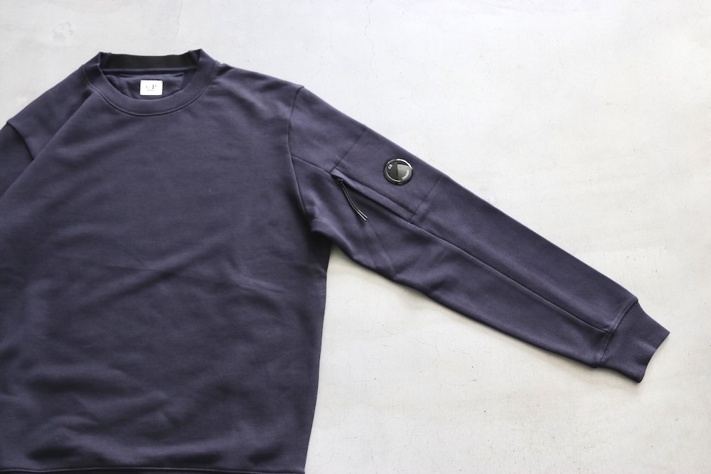 C.P. Company (ԡѥˡ) "DIAGONAL RAISED FLEECE LENS SWEATSHIRT"