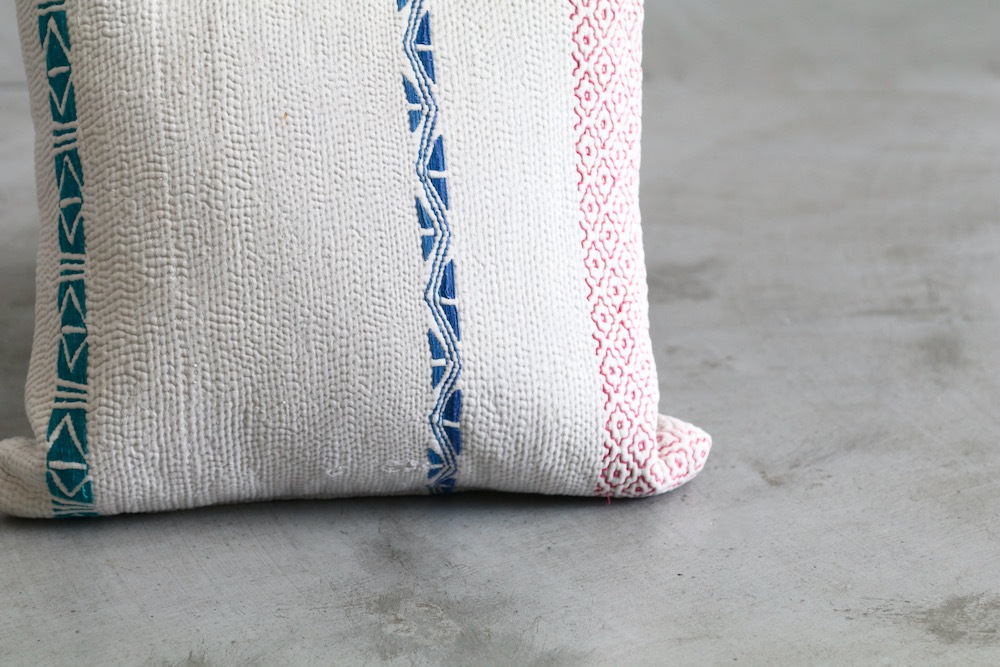 LIGHT YEARS ヴィンテージ キルト　泥染め　刺し子　ライトイヤーズ LIGHT YEARS(ライト イヤーズ) “Indian cushion S -White-” | LIGHT