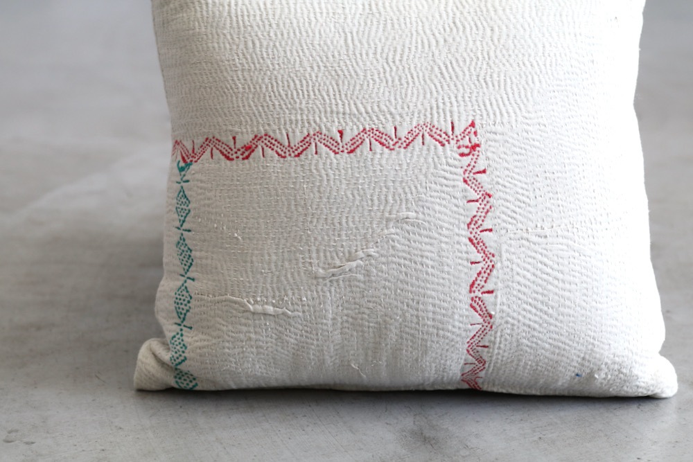 LIGHT YEARS ヴィンテージ キルト　泥染め　刺し子　ライトイヤーズ LIGHT YEARS(ライト イヤーズ) “Indian cushion S -White-” | LIGHT