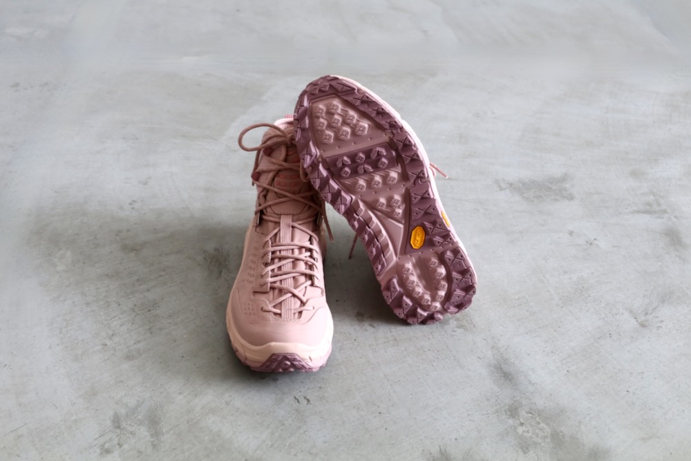 HOKA ONE ONE (ホカ オネ オネ) 