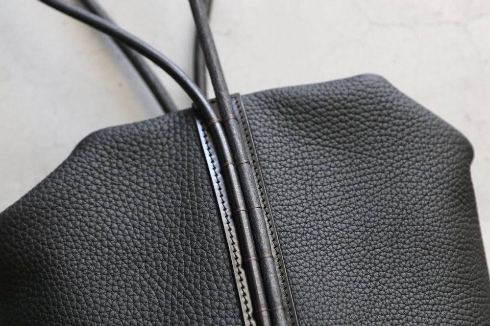 BYYO(ӥ祦) "Small Tote Bag"