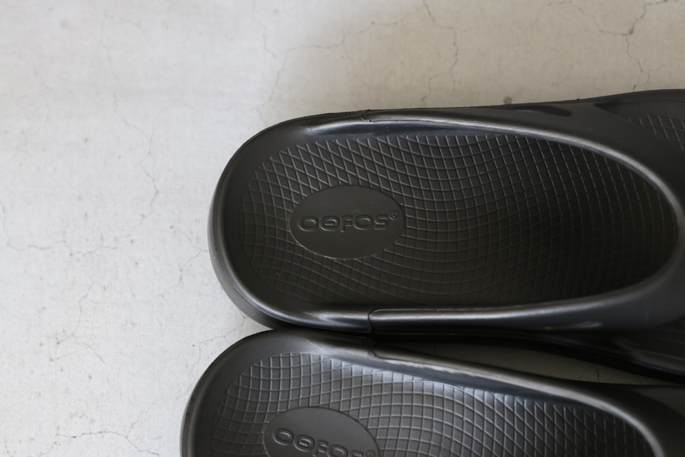 新品 OOFOS ウーフォス レイニングチャンプ リカバリーサンダル 41 REIGNING CHAMP（レイニングチャンプ）の「OOFOS×REIGNING CHAMP