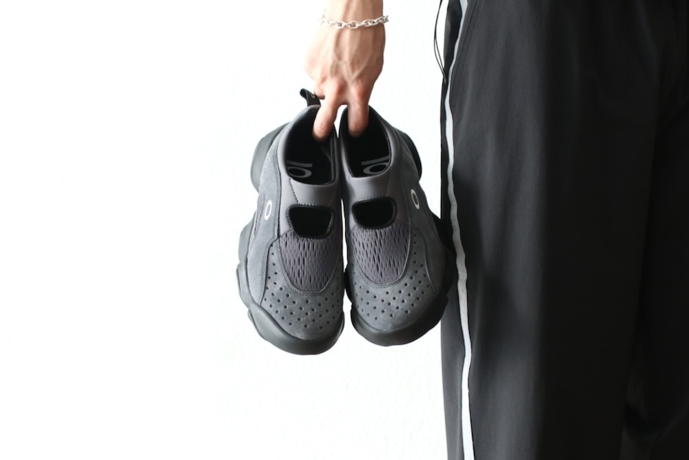 limitedBRAIN DEAD  OAKLEY(֥쥤ǥå  ꡼) "Oakley Factory Team Flesh Sandal"