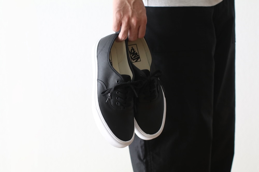 VANS(������) "Authentic LEATHER BLACK/TRUE WHITE"