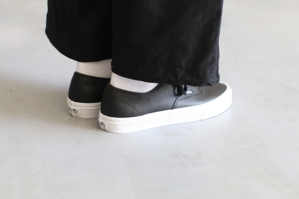 VANS(������) "Authentic LEATHER BLACK/TRUE WHITE"