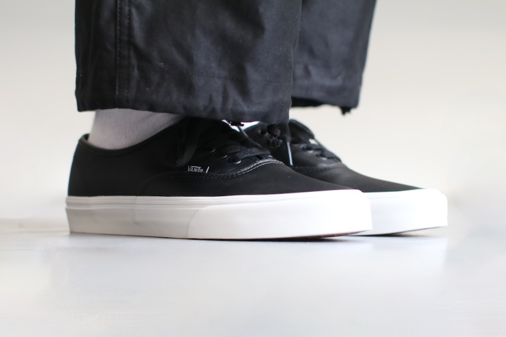VANS(������) "Authentic LEATHER BLACK/TRUE WHITE"