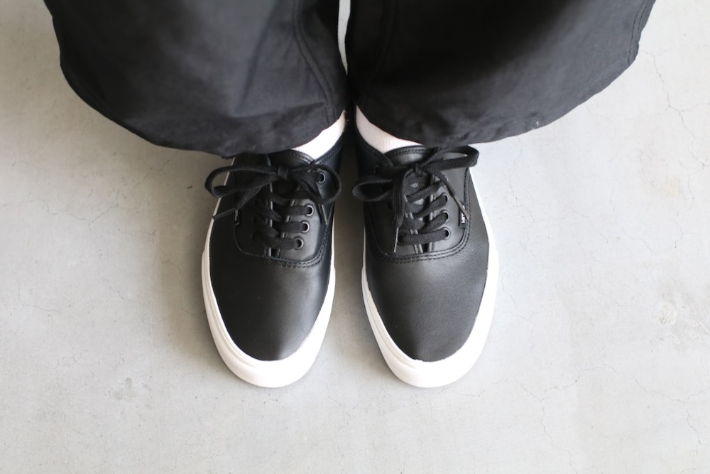 VANS(������) "Authentic LEATHER BLACK/TRUE WHITE"