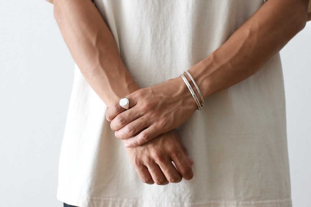 BUNNEY(Хˡ) "Hammered Signet Ring"