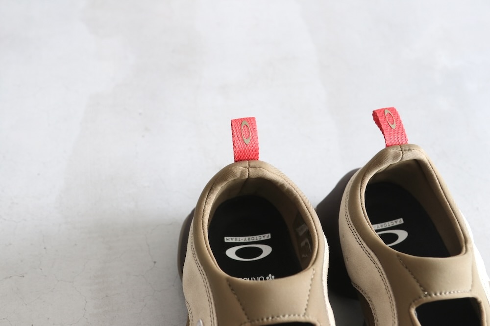 ブレインデッド オークリー FleshWarp BrainDead OAKLEY Oakley Factory Team Flesh Warp - Black / White – Brain Dead