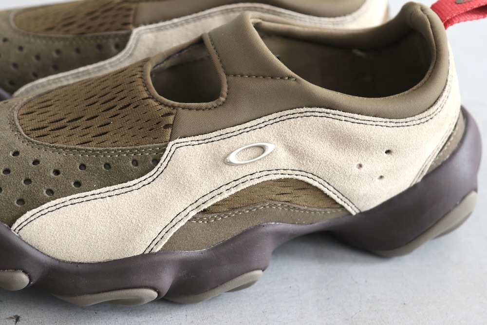 ブレインデッド オークリー FleshWarp BrainDead OAKLEY limited】BRAIN DEAD × OAKLEY(ブレインデッド × オークリー