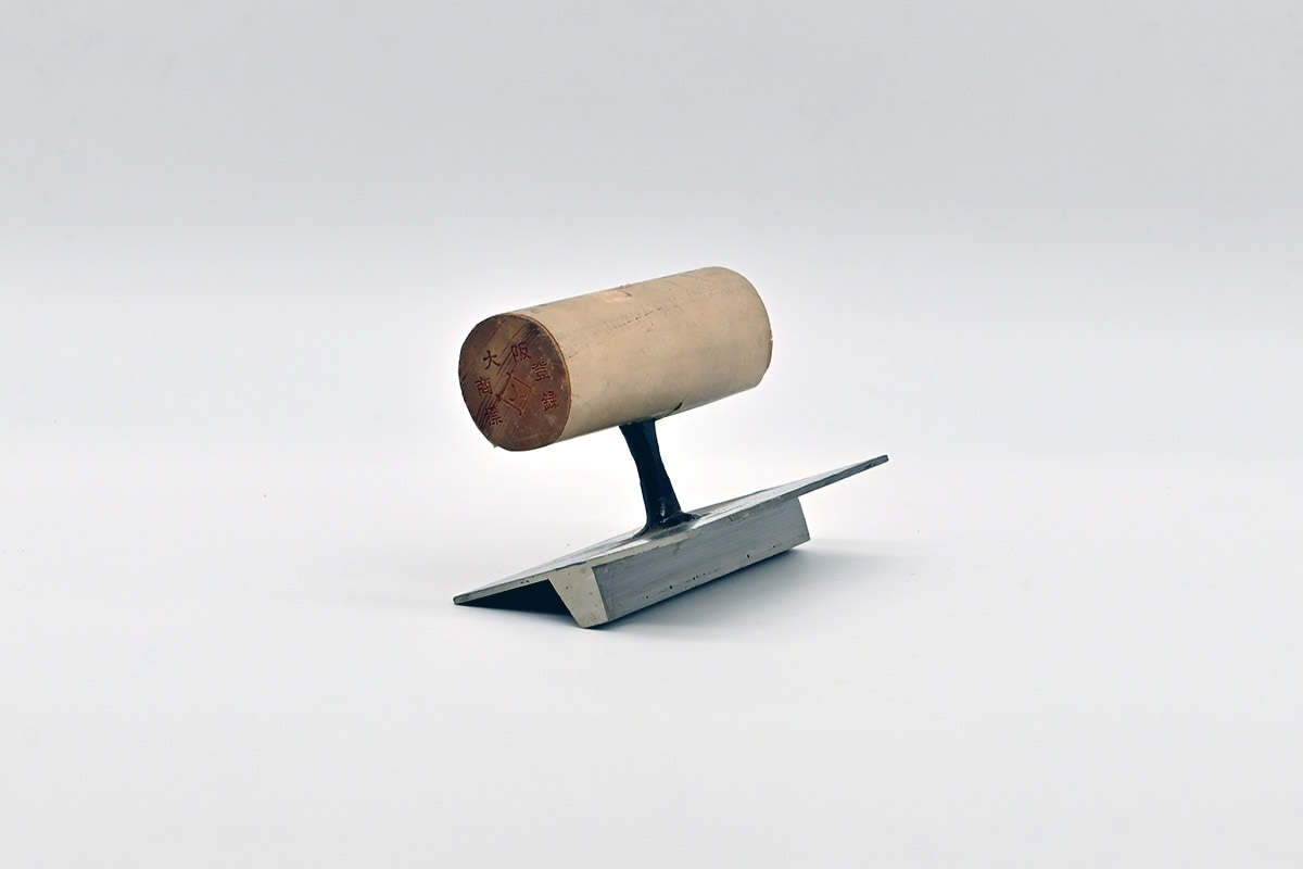 上印　片コロビ　上辺8mm×底辺14mm×高さ14mm