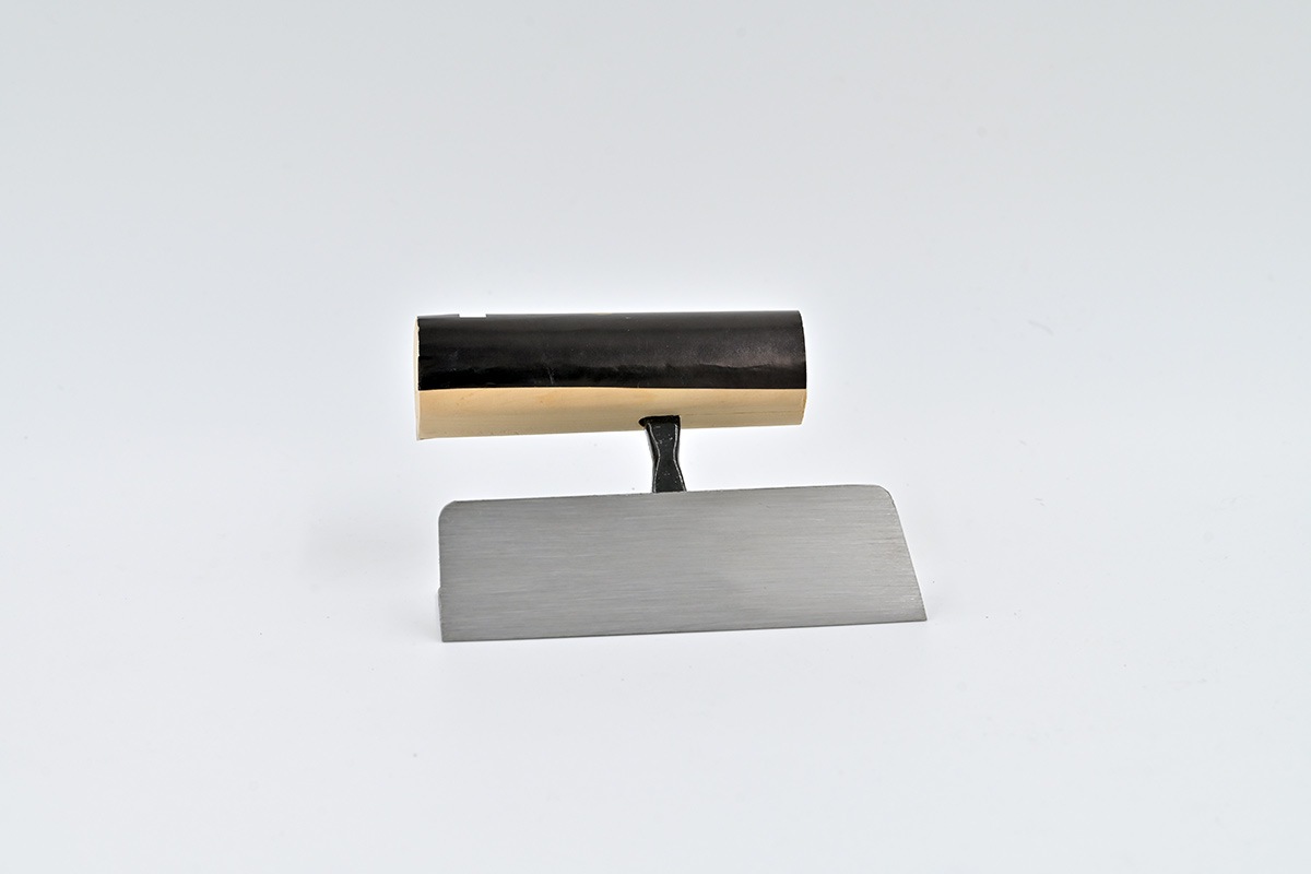 忠 本焼 中首階段切付鏝