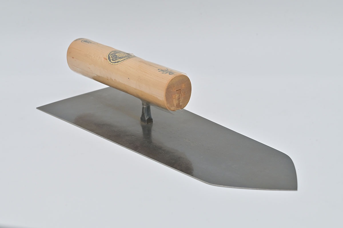 左官　鏝　山西　黒磨　極薄打 山西 正鋼荒中兼用鏝 別製薄打 黒磨 300mm | 左官道具