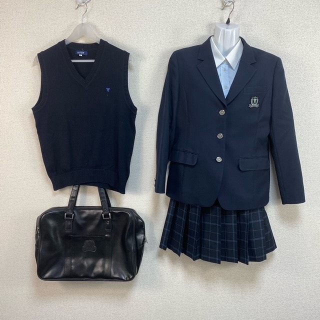 東海大菅生高校 女子スクールシャツとスカート （制服に合わせる 