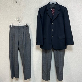 県立 愛川高校 男子制服Ｍサイズの ブレザーとズボン、ネクタイ3本です。 県立 愛川高校 男子制服Mサイズの ブレザーとズボン、ネクタイ3本です。