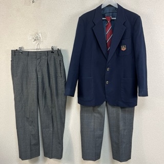 玉出東中学校の男子制服です。 玉出東中学校の男子制服です。