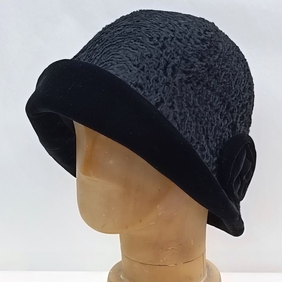 ベビーラム（毛皮）とベルベットのブルトン　ブラック