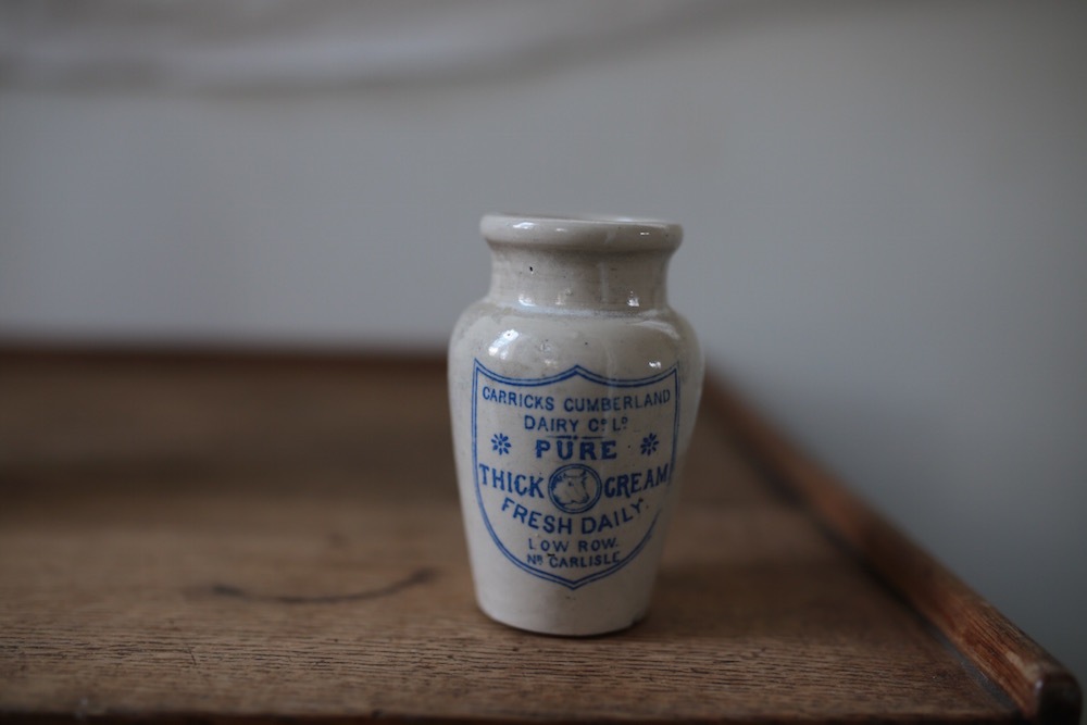 ヴィンテージ　イギリス　クロテッドクリーム　ポット　ジャー 英アンティーク】クロテッドクリームポット パープルロゴ 【公式通販】