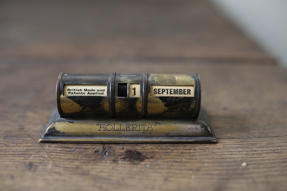 英国　ヴィンテージ　アンティーク　カレンダー　卓上カレンダー　インク入れ 英国 ヴィンテージ アンティーク カレンダー 卓上カレンダー