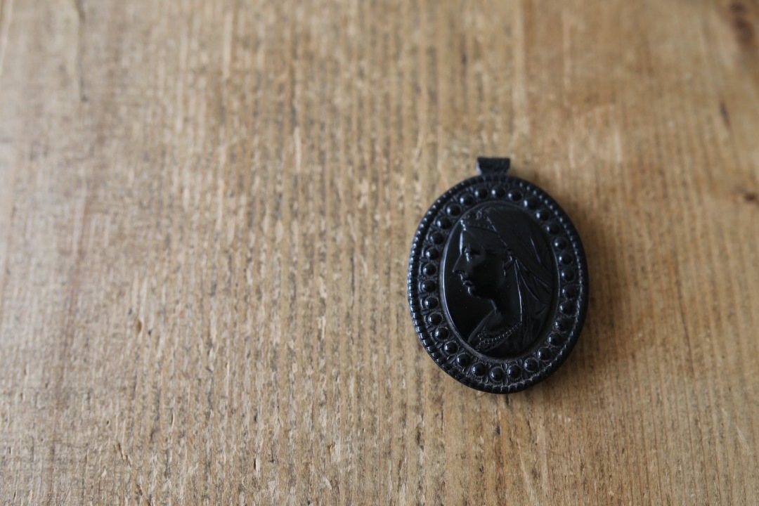 アンティークジュエリー ヴィクトリアン ジェットブローチk 時代別