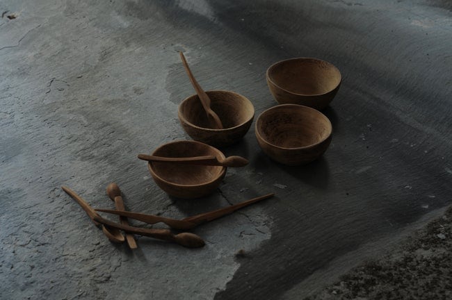 Wooden salt bowl<p>木彫りの小さなボウル</p>