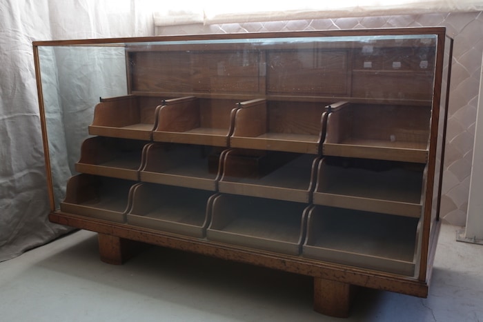 テレタビーズ　木製ガラスケース 中型　シャツカウンター　ヴィンテージ家具 テレタビーズ様専用 木製ガラスケース 中型 シャツカウンター