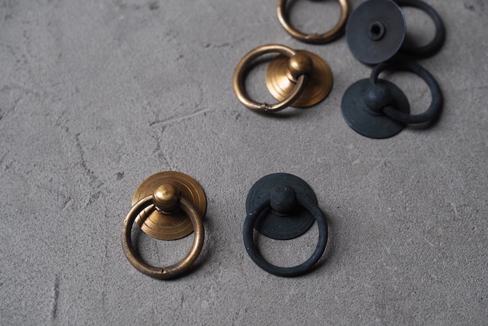 美品　木製　当時物　文机　ヴィンテージ　取手の金具も可愛い　どっしりした作り 取っ手 DIY おしゃれ 引き出し 引出し アンティーク