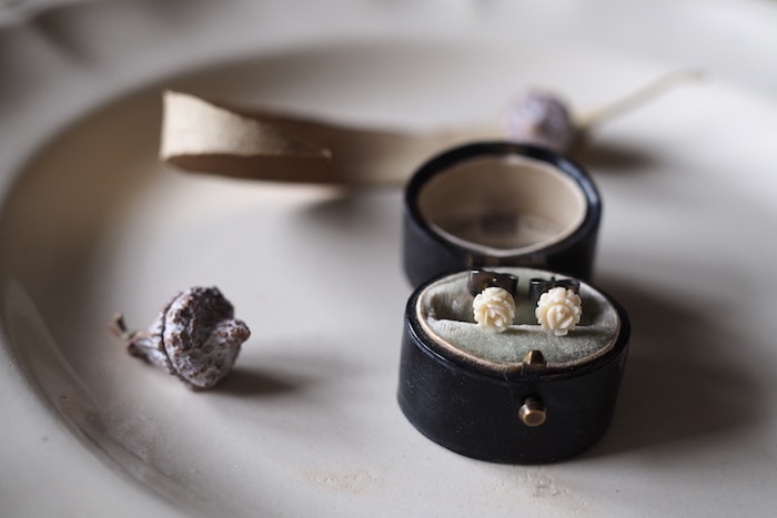 White small rose pierce<p>ホワイトスモールローズピアス</p>