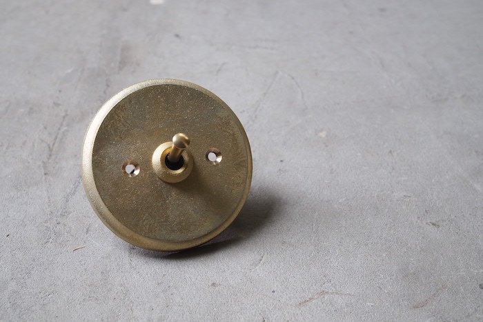 Brass switch (circle)<p>ブラススイッチプレート (丸)</p>