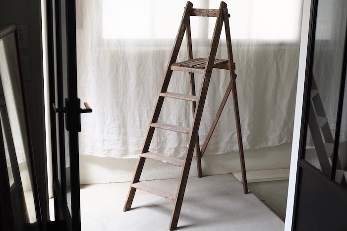 Wood step ladder<p>木製のはしご</p>