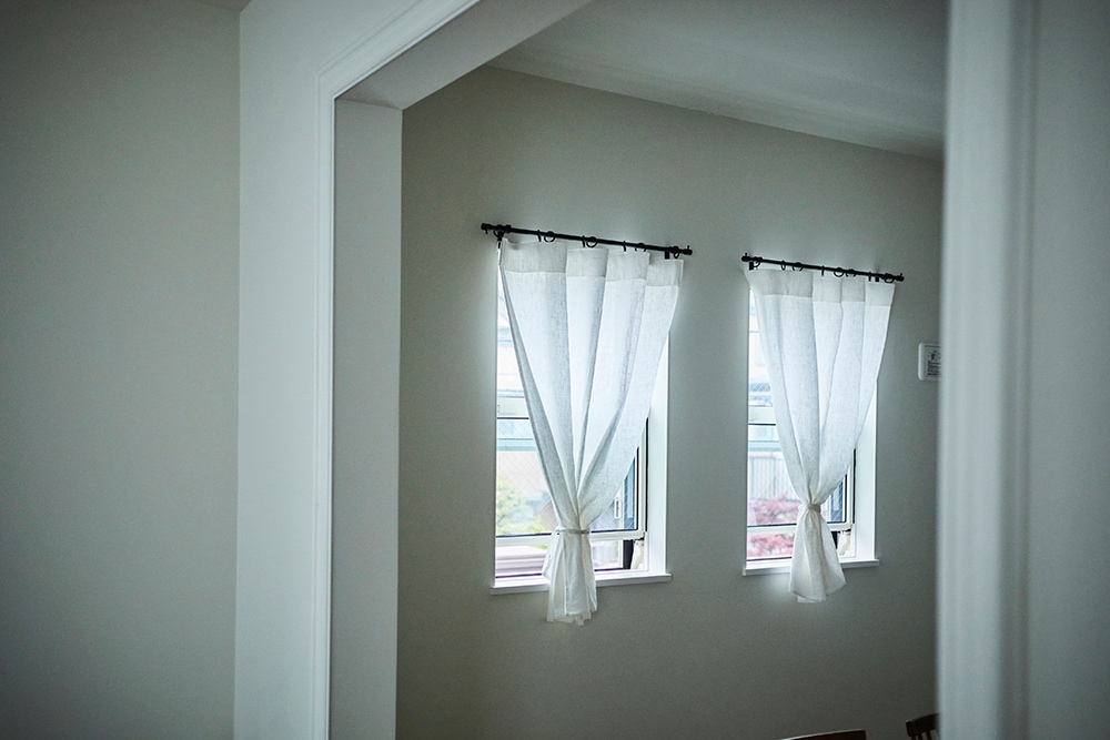 リネンのフラットカーテン　２枚組　オーダーメイド・未使用品 リネンのフラットカーテン 2枚組 オーダーメイド・未使用品 カーテン