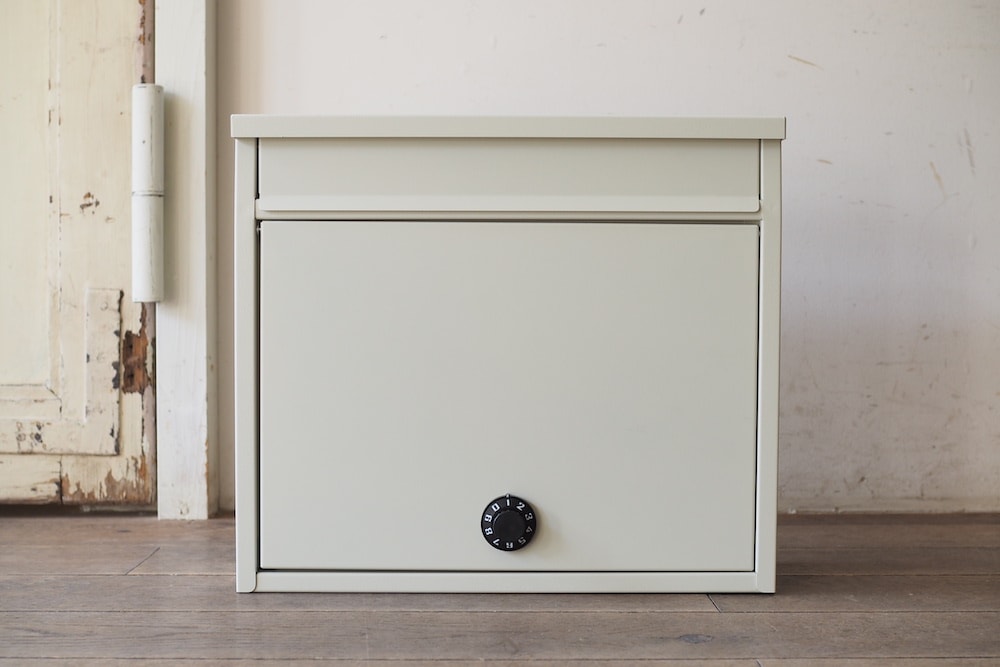 【HOLD】Mail box (cream)<p>郵便受け (クリーム)</p>