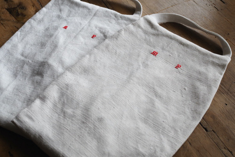 Original Tissue Case (Antique Linen embroidery/Handle)<p>オリジナル ティッシュケース (アンティークリネン/ハンドル) 刺繍あり</p>