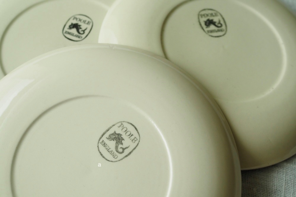 Poole pottery plate Φ150 (cameo blue moon)<P>プール・ポタリー プレート Φ150 (カメオブルームーン)</p>