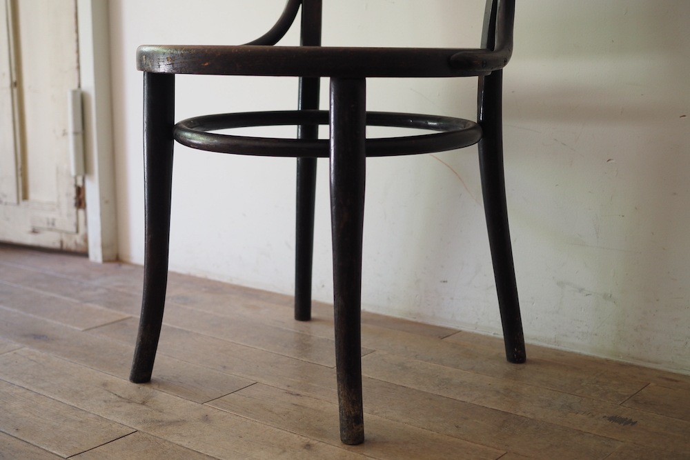中古 美品 トーネット(Thonet) No.17 特徴的な曲線デザインが目