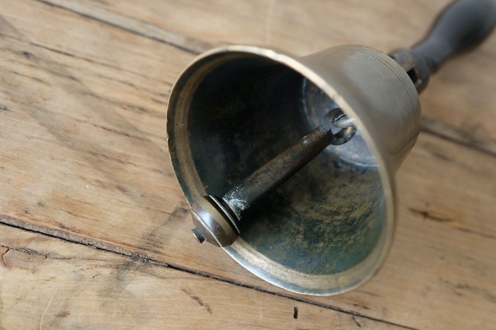 木製ハンドル 約20cm アンティーク　レトロ　ハンドベル　銅製　鐘　（ぬ63） 木製ハンドル 約20cm アンティーク レトロ ハンドベル 銅製 鐘