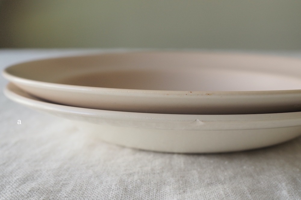 Poole Pottery rimplate (Mushroom)<p>プール・ポタリー リムプレート(マッシュルーム)</p>