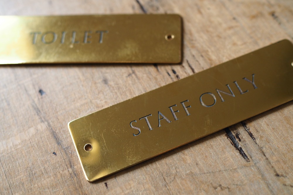 真鍮サインプレート A (トイレ/スタッフオンリー/オフィス) ｜ D+E