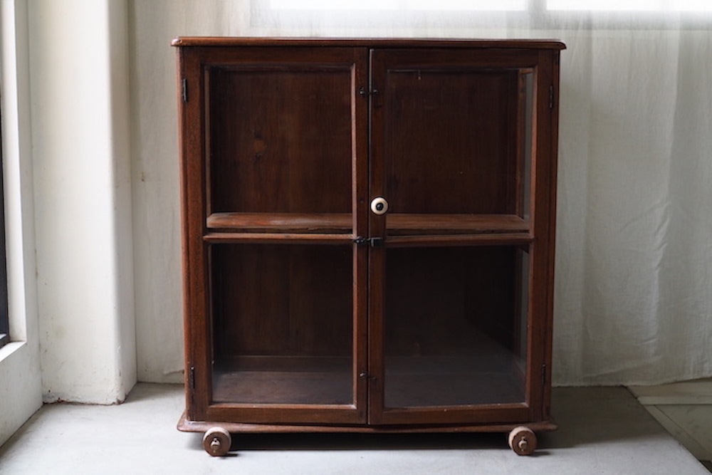 Vintage  glass cabinet<p>ヴィンテージ ガラスキャビネット</p>