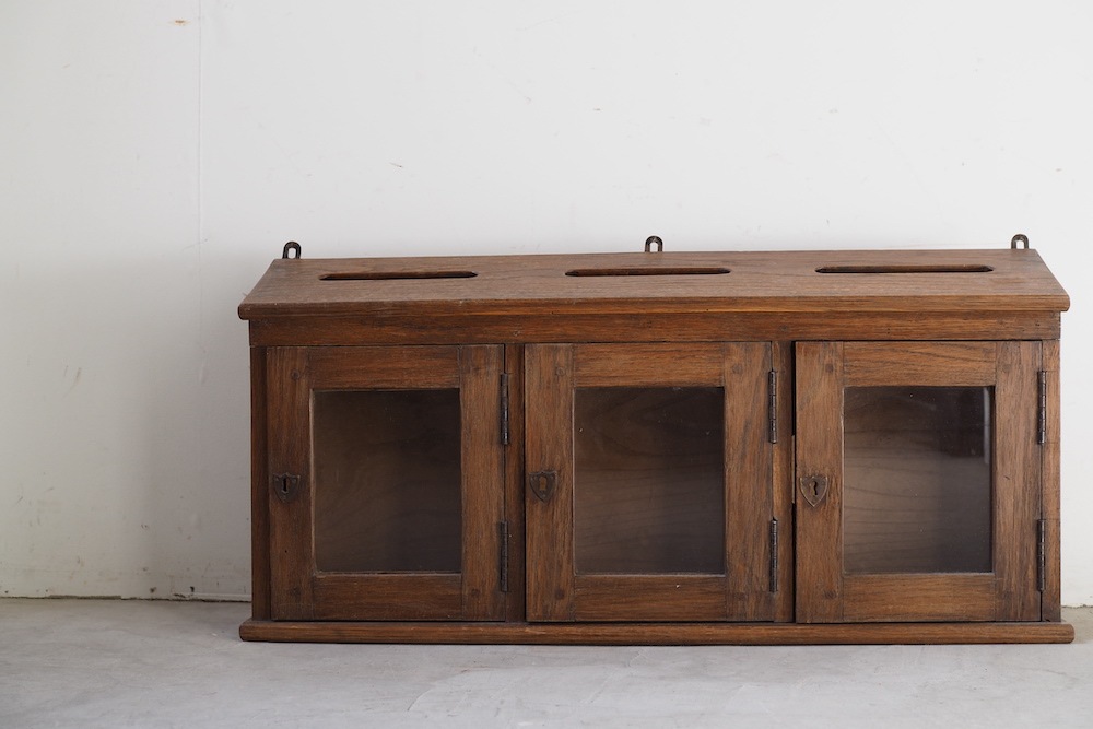 Vintage display shelf<p>ヴィンテージ ディスプレイシェルフ</p>