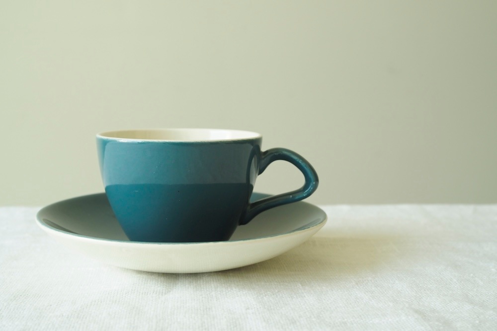 Poole Pottery demitasse cup & saucer (cameo blue moon)<p>プール・ポタリー デミタスカップアンドソーサー(カメオブルームーン) </p>