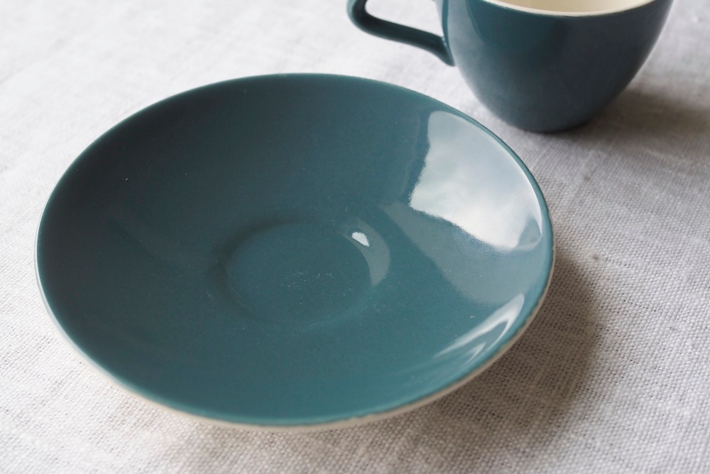 Poole Pottery demitasse cup & saucer (cameo blue moon)<p>プール・ポタリー デミタスカップアンドソーサー(カメオブルームーン) </p>