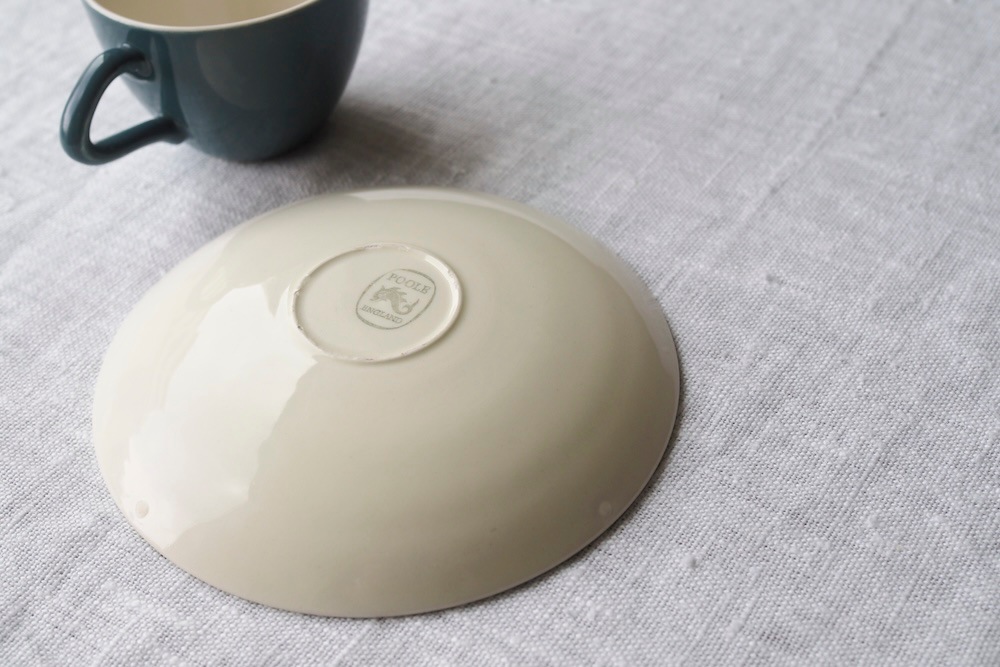 Poole Pottery demitasse cup & saucer (cameo blue moon)<p>プール・ポタリー デミタスカップアンドソーサー(カメオブルームーン) </p>