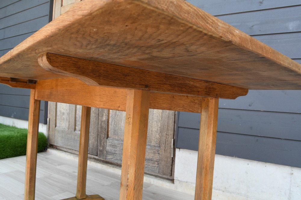 ARTS&CRAFTS oak table<p>アーツ＆クラフツ オークテーブル</p>★