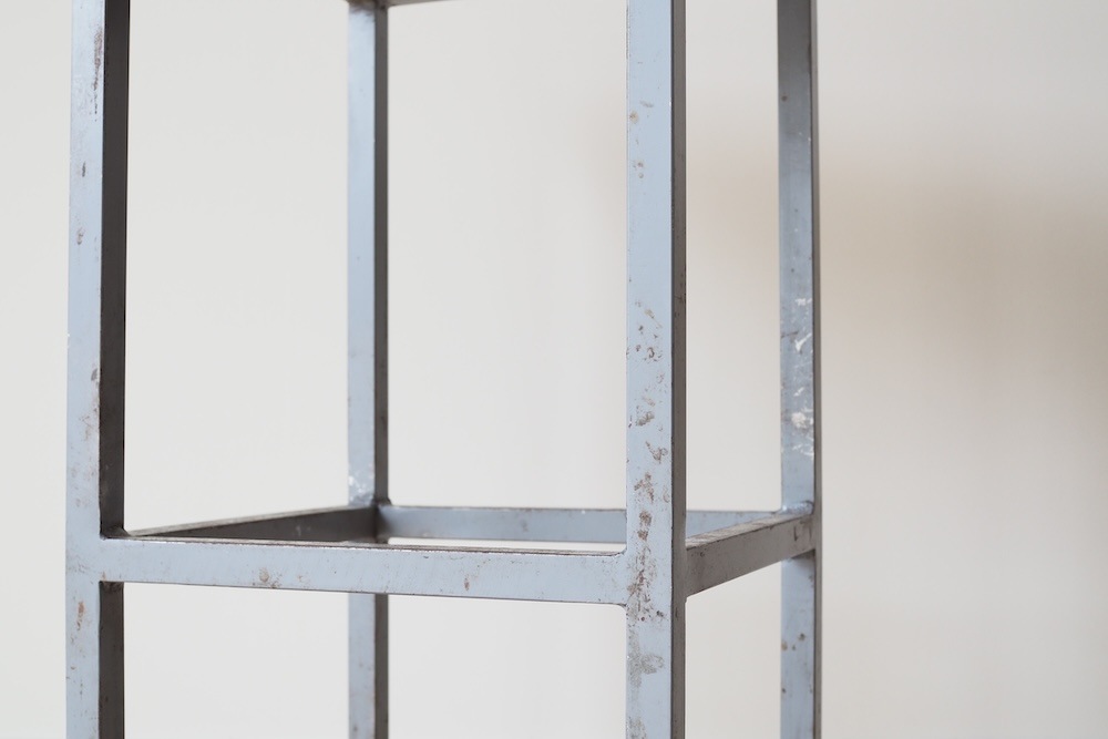 Iron leg stool A-a (gray)<p>アイアンレッグスツールA-a (グレー)</p>