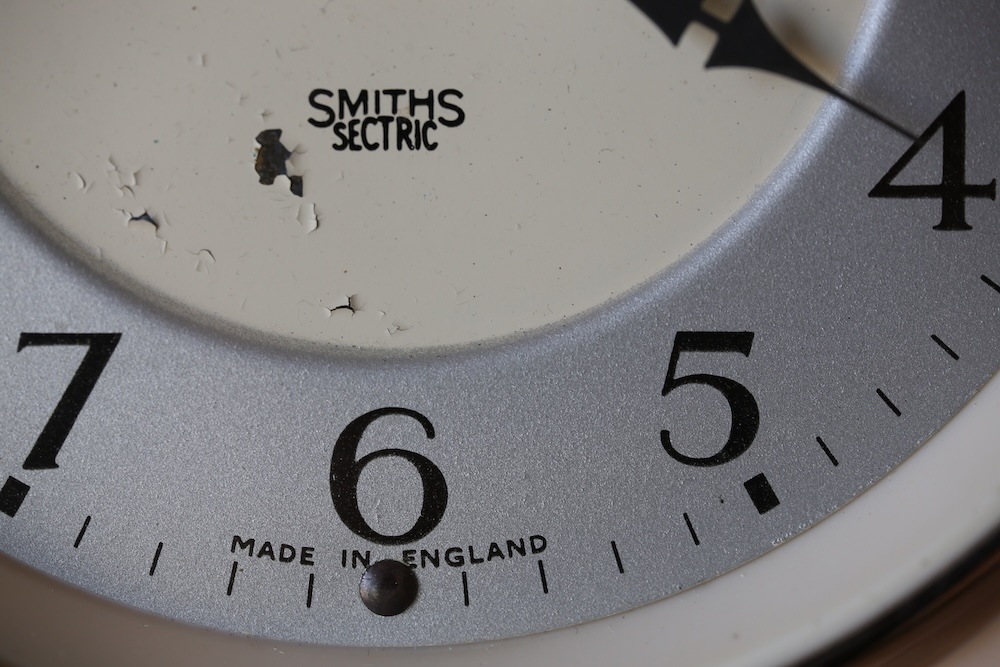 【HOLD】SMITHS wall clock (Bakelite/cream)<p>SMITHS社 壁掛け時計 (ベークライト/クリーム)</p>