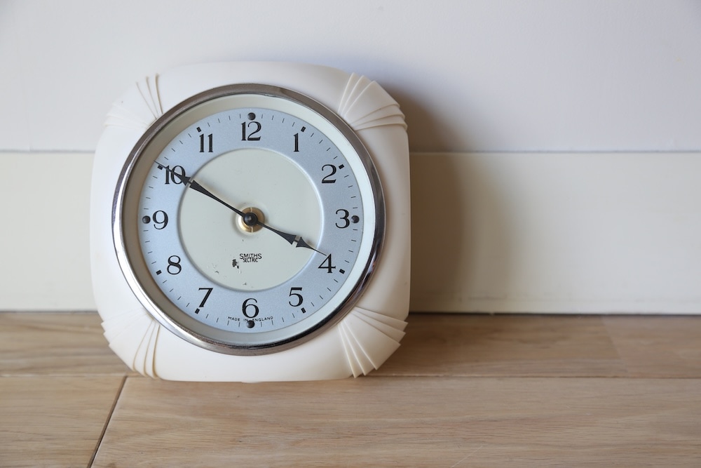 【HOLD】SMITHS wall clock (Bakelite/cream)<p>SMITHS社 壁掛け時計 (ベークライト/クリーム)</p>