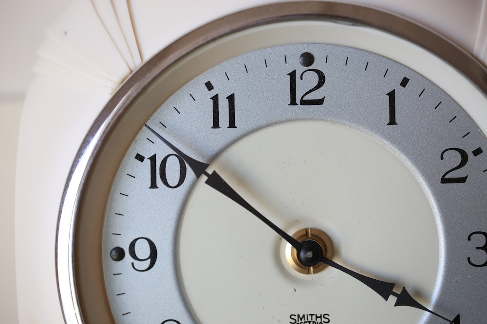 【HOLD】SMITHS wall clock (Bakelite/cream)<p>SMITHS社 壁掛け時計 (ベークライト/クリーム)</p>