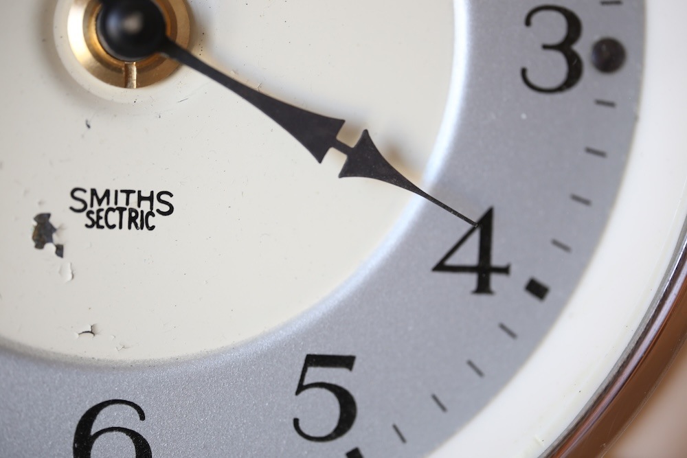 【HOLD】SMITHS wall clock (Bakelite/cream)<p>SMITHS社 壁掛け時計 (ベークライト/クリーム)</p>