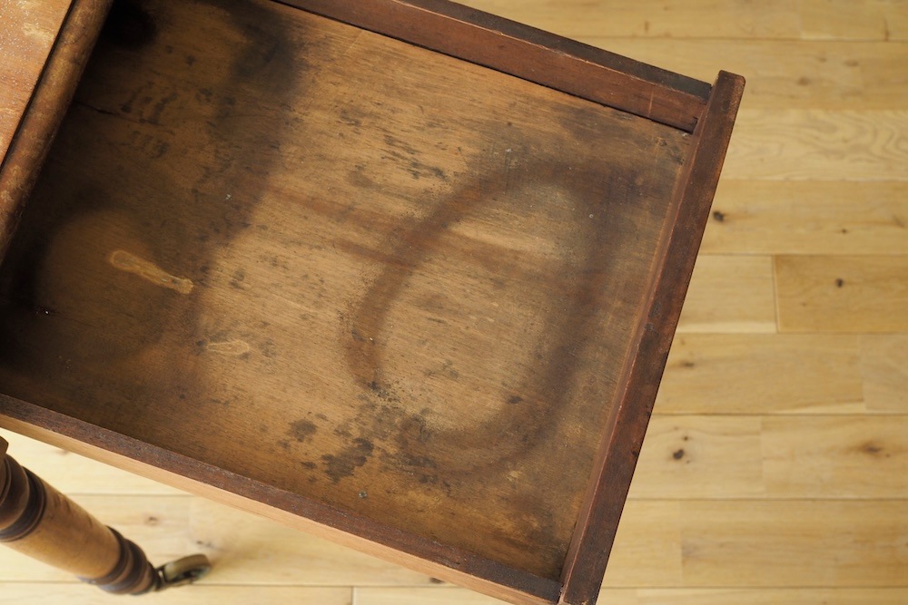 Butterfly table with caster<p>キャスター付きバタフライテーブル</p>